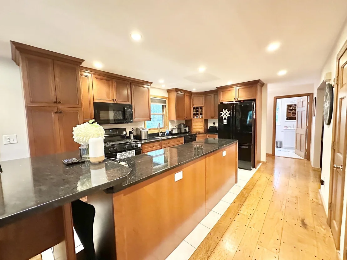 Photo of 533 Black Brook