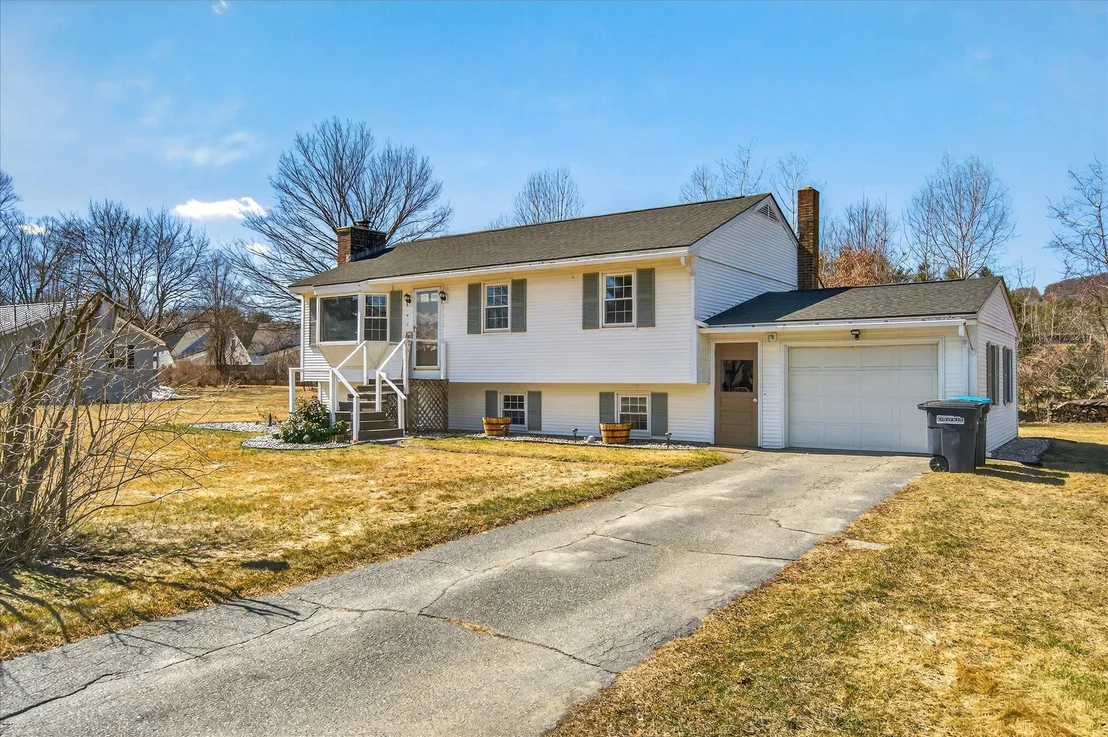 Photo of 681 Colonial
