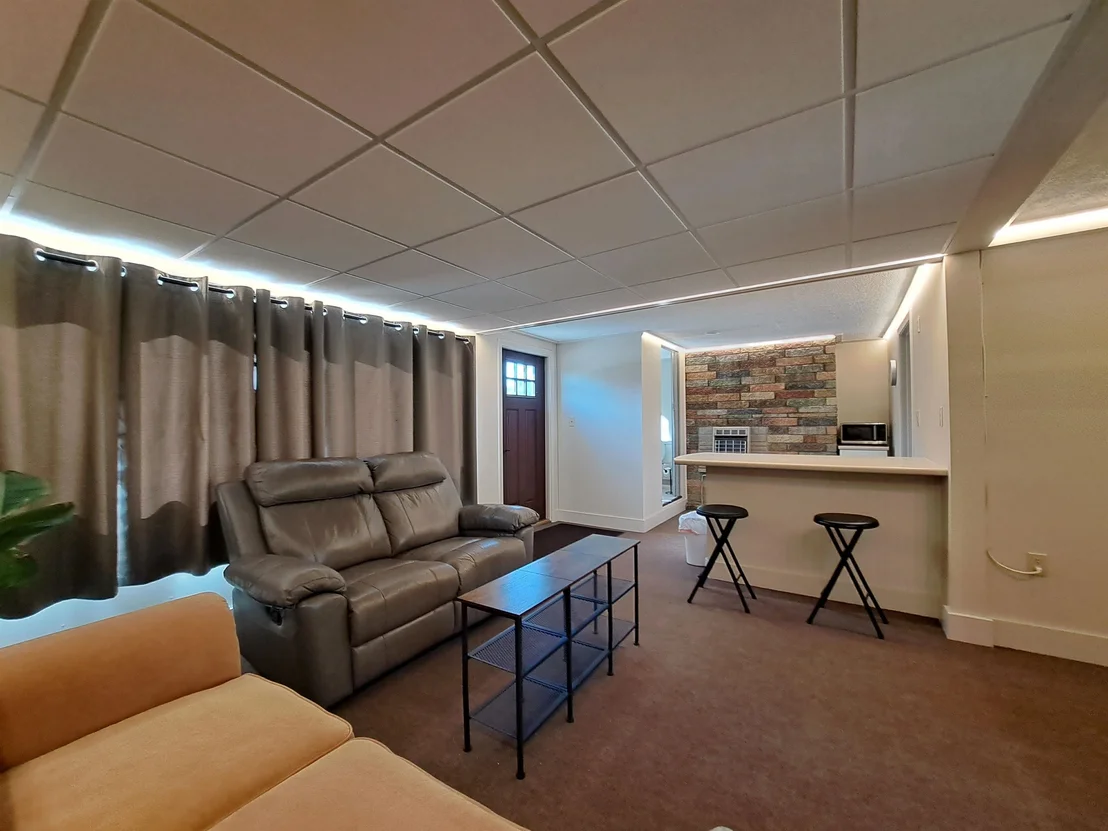 Photo of 654 Daniel Webster