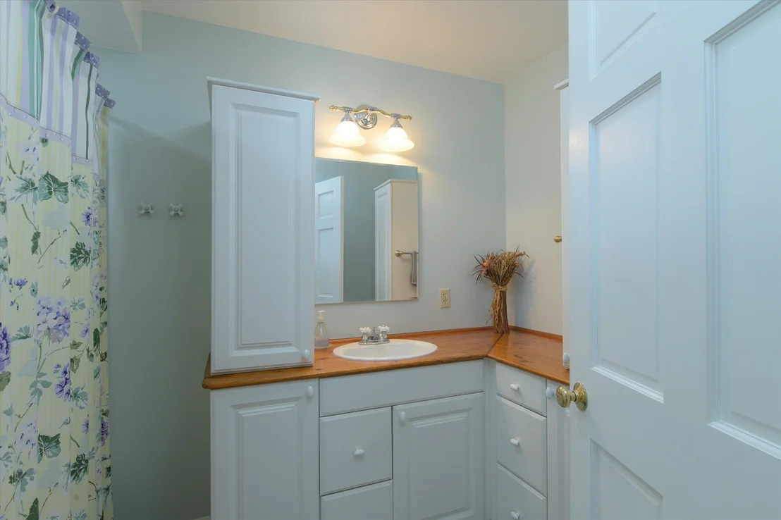 Photo of 2291 Bronson