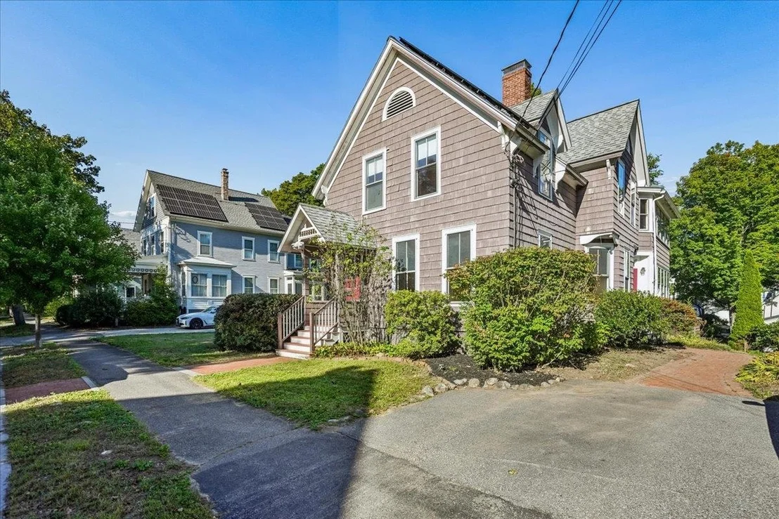 Photo of 12 Holt
