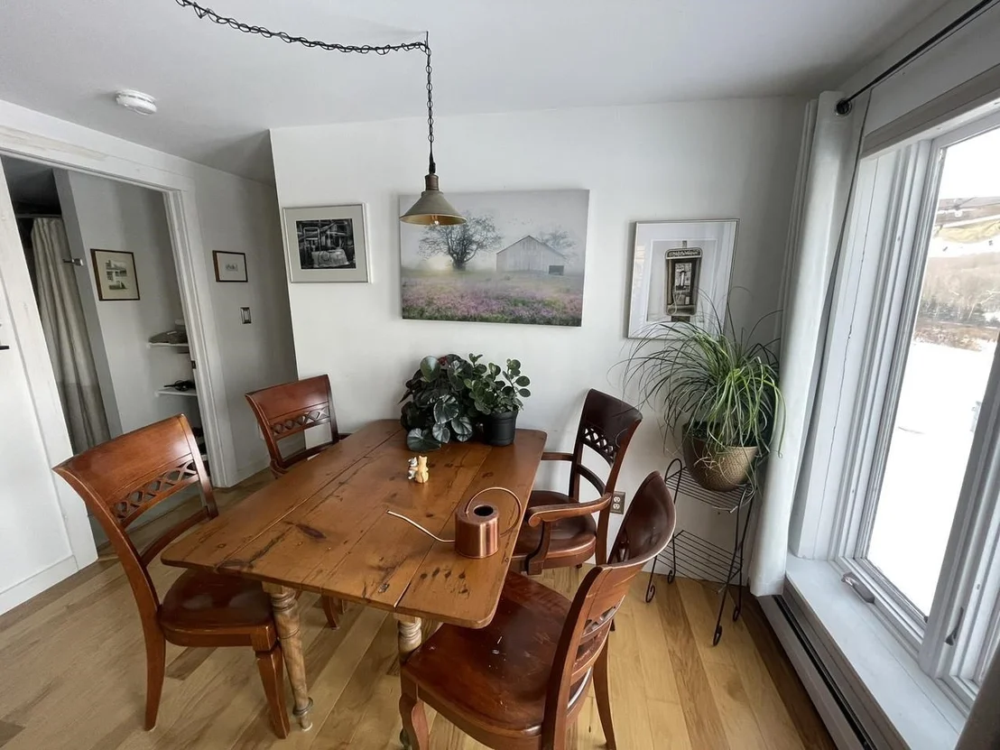 Photo of 2882 Perley