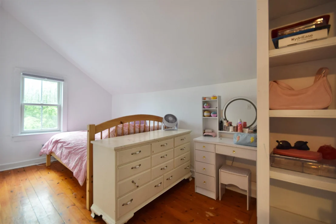 Photo of 2835 Mountain View