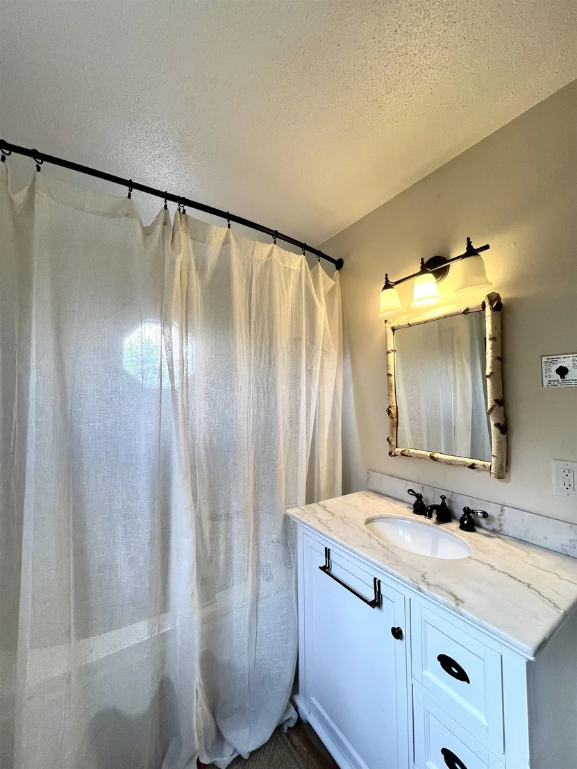 Photo of 883 Smead