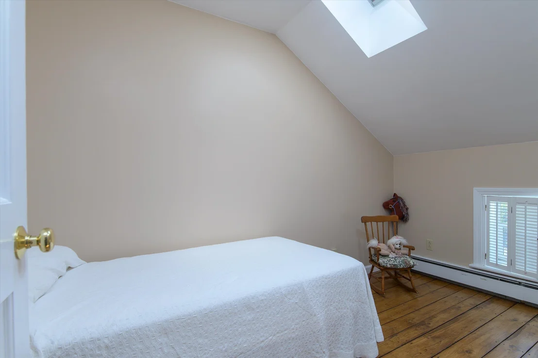 Photo of 2291 Bronson