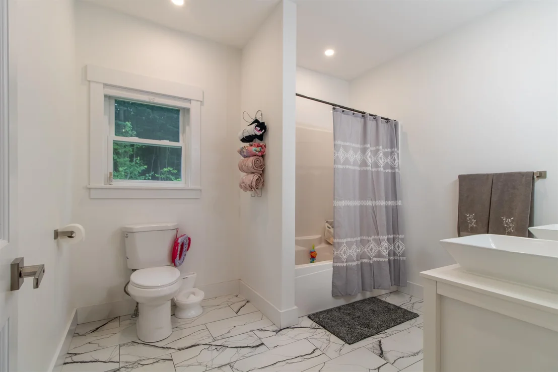 Photo of 559 Spencer Hill