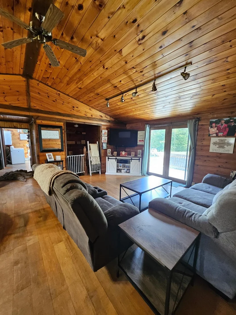 Photo of 731 Howard Hill