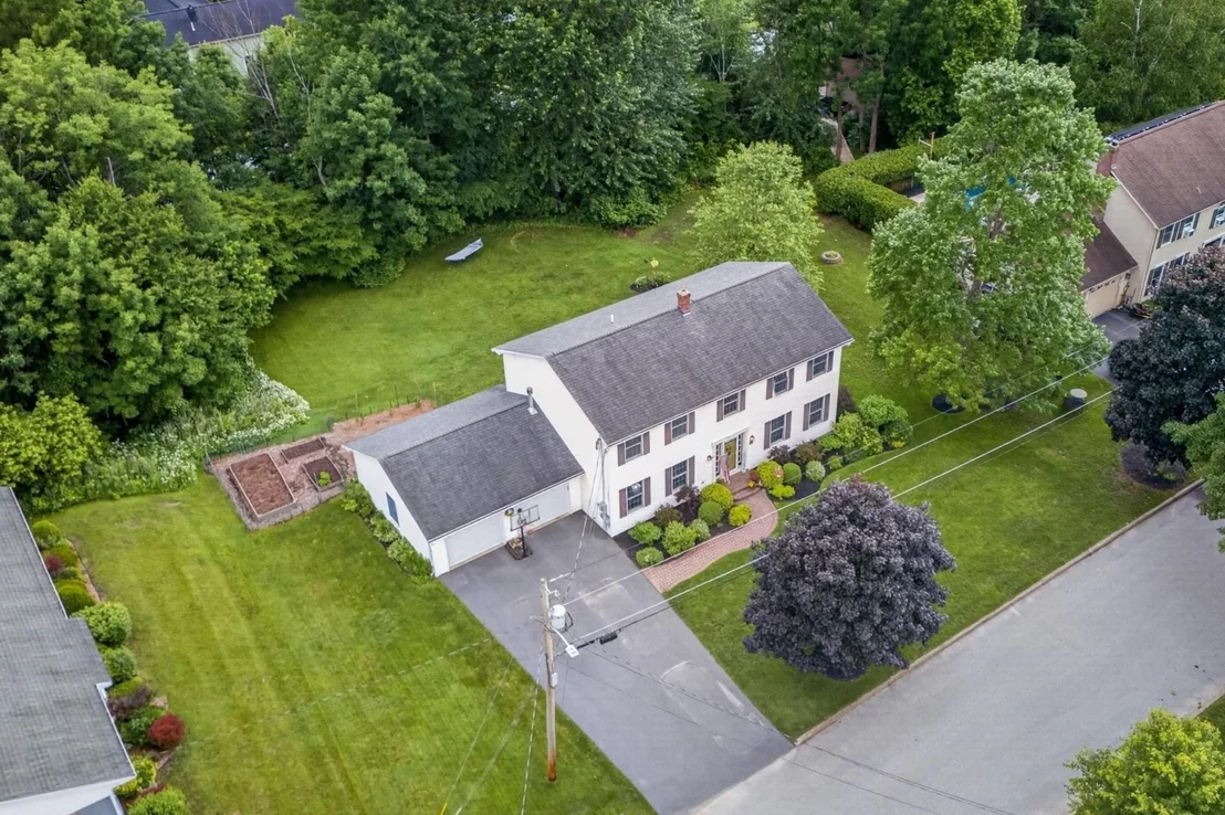 Photo of 12 Moon Brook