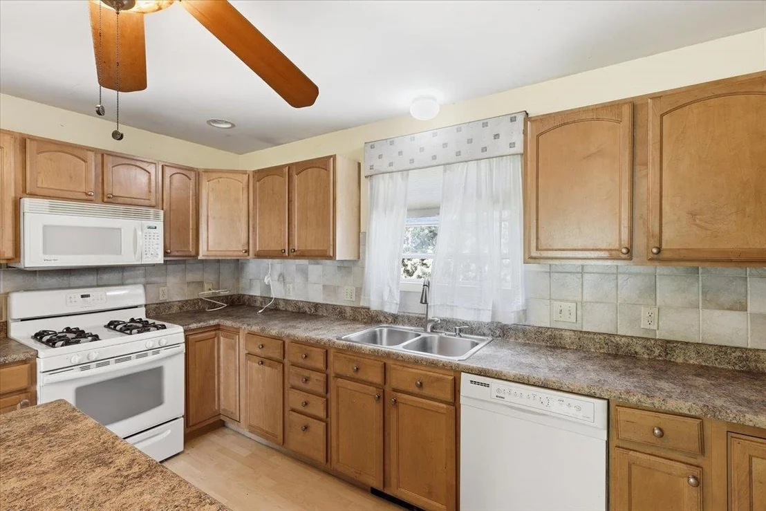 Photo of 23 Blondin