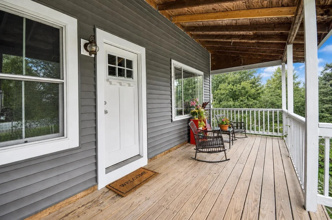 Photo of 2835 Mountain View