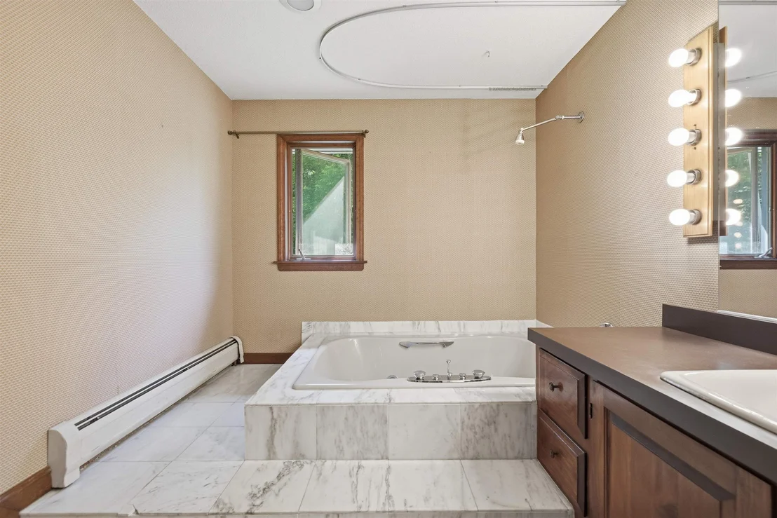 Photo of 1572 Skyline