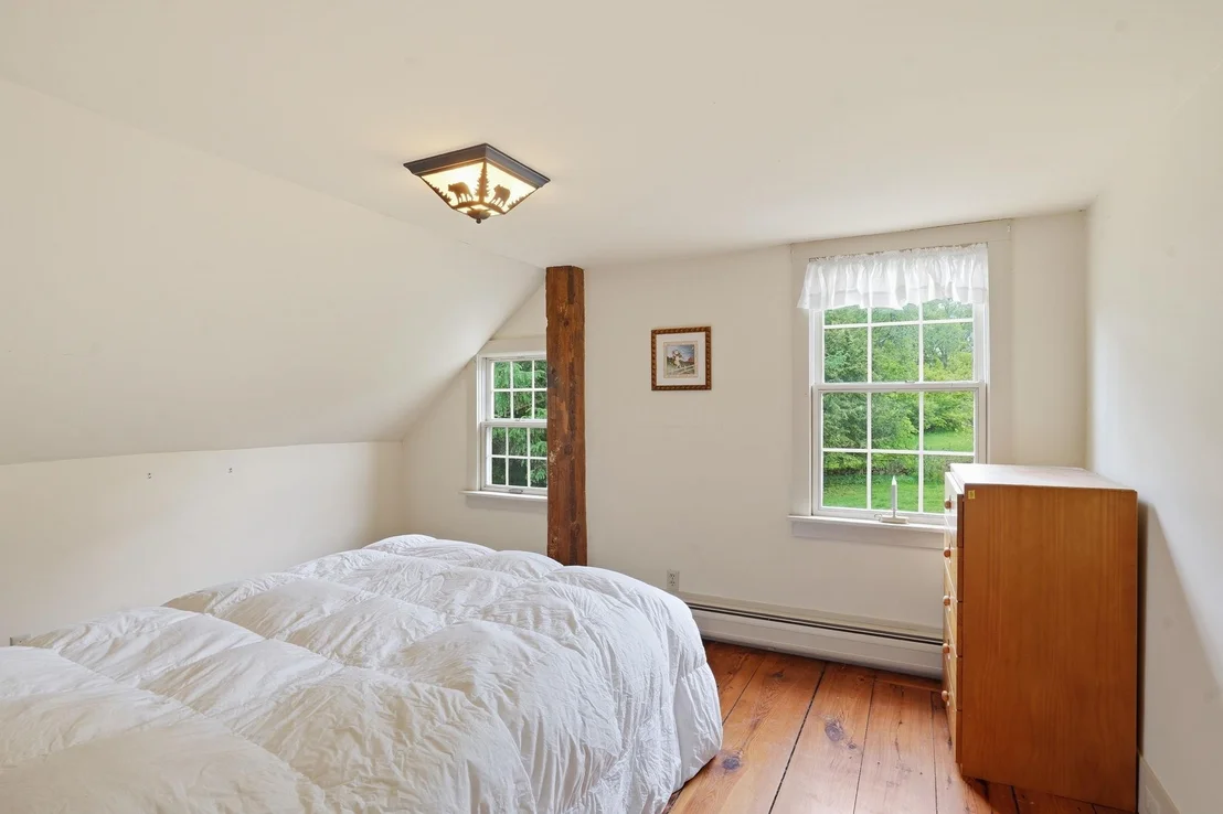 Photo of 515 E Surry