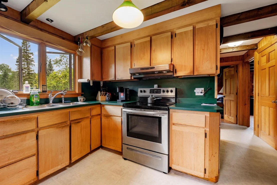 Photo of 44 Dubeau