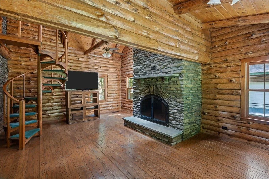 Photo of 34 Edwards Mill