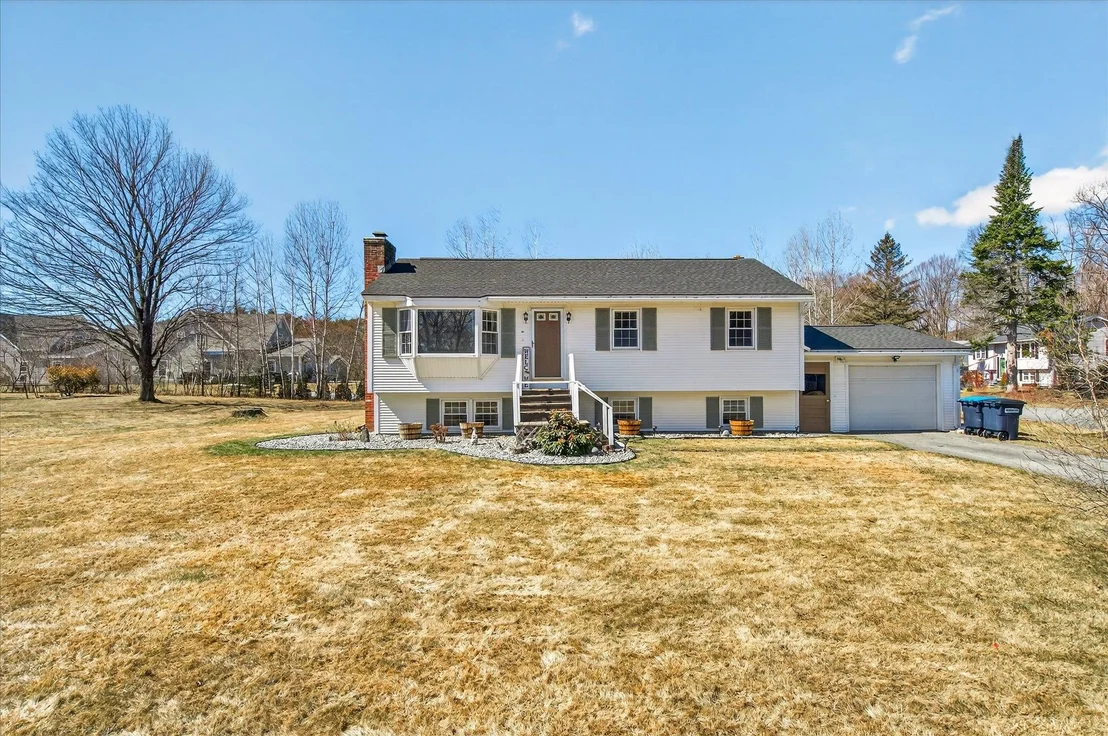 Photo of 681 Colonial