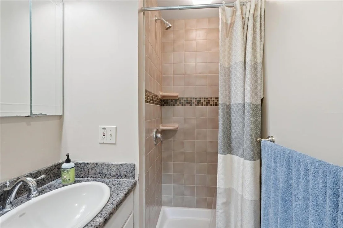 Photo of 490 Juniper