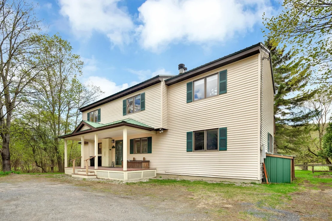 Photo of 990 Main