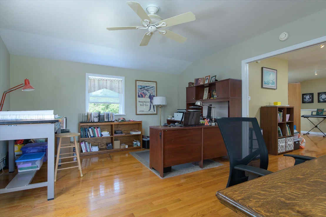 Photo of 2291 Bronson