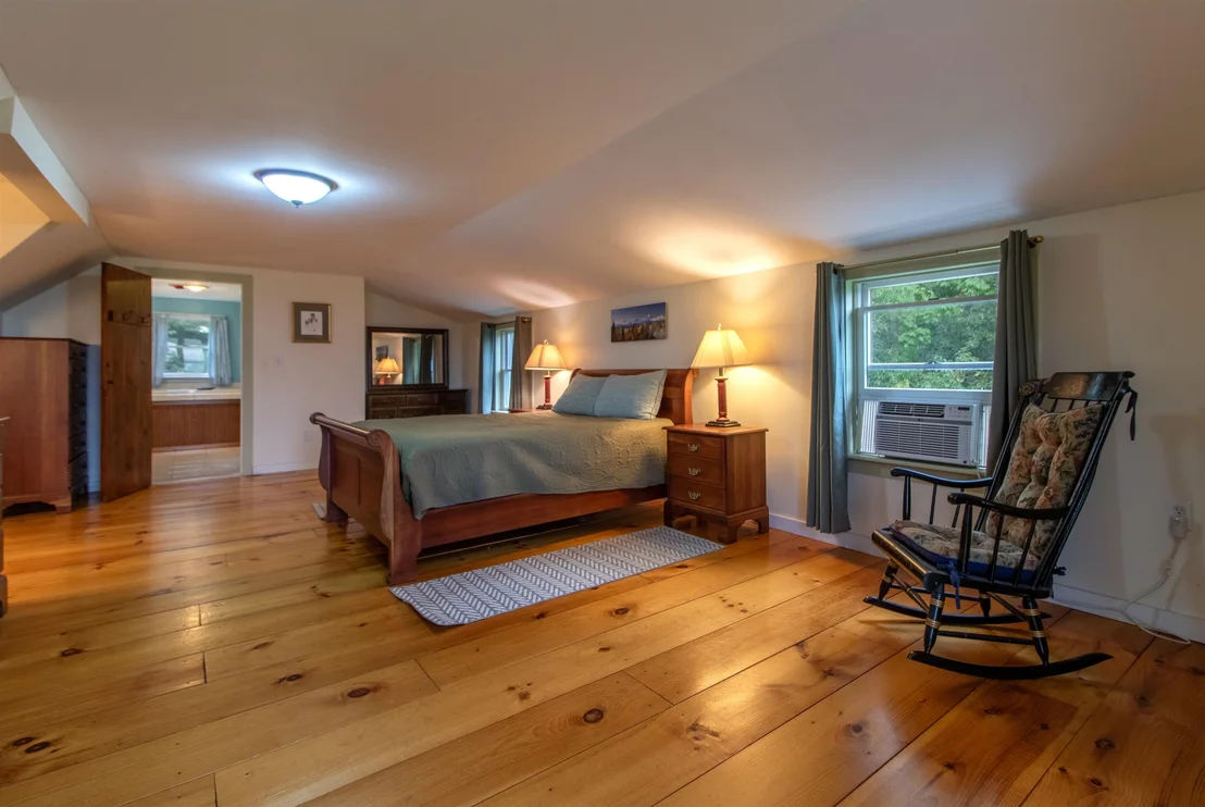 Photo of 388 Dolloff Pond