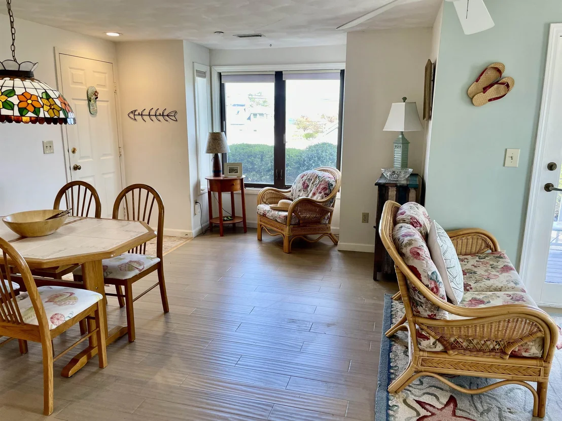 Photo of Unit UNIT1 at 975 Ocean
