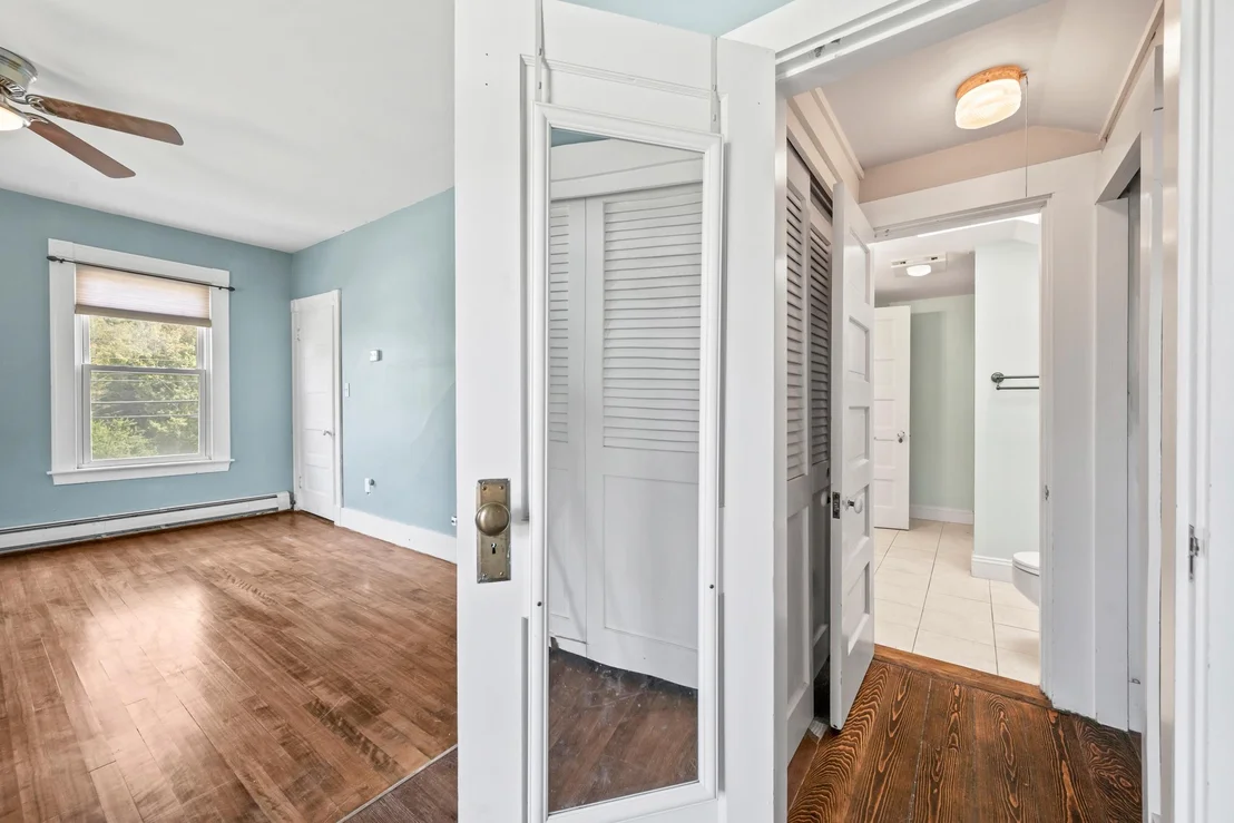 Photo of 2069 Riverside