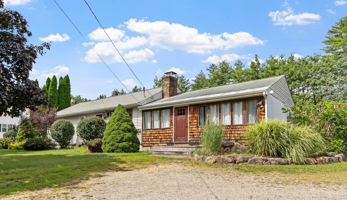 Photo of 654 Daniel Webster