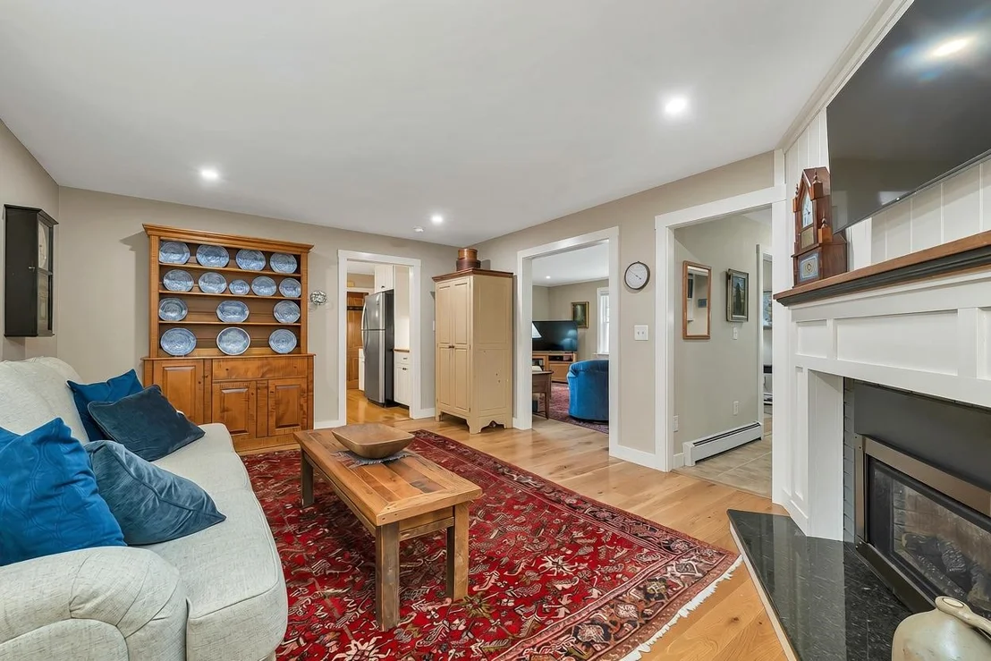 Photo of 3 Oak Knoll