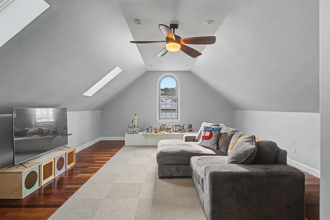 Photo of 4517 Oak Hill