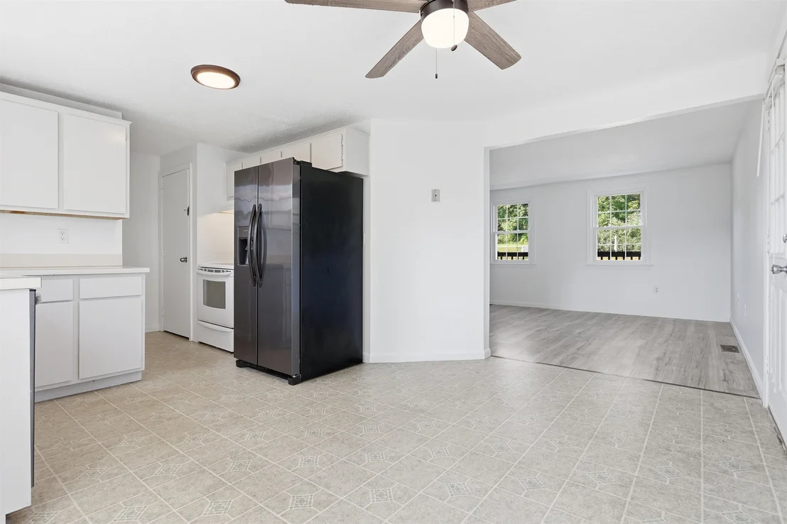 Photo of Unit L at 17 Juniper