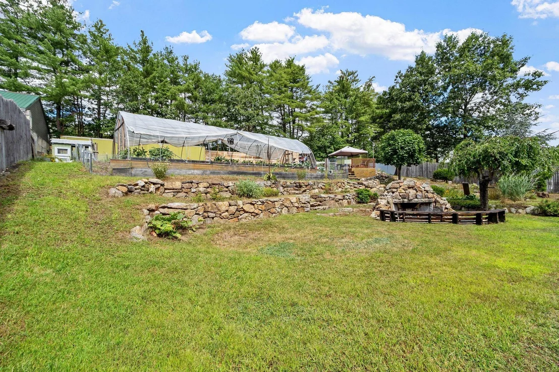 Photo of 654 Daniel Webster