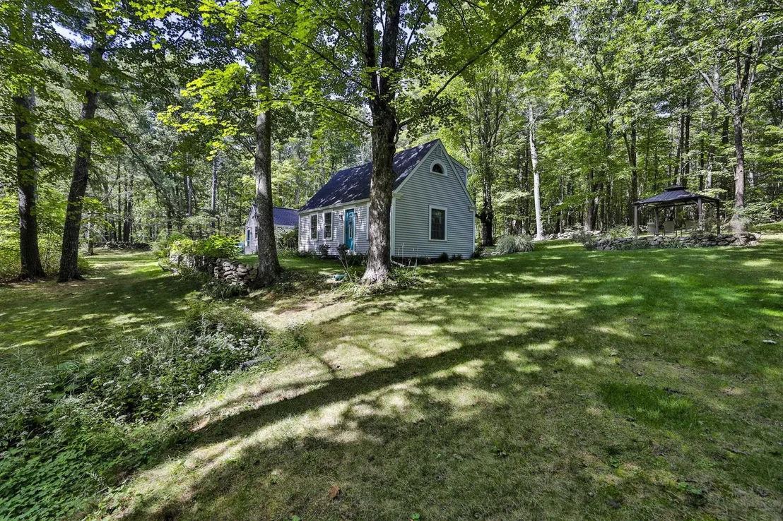 Photo of 8 Putnam Hill