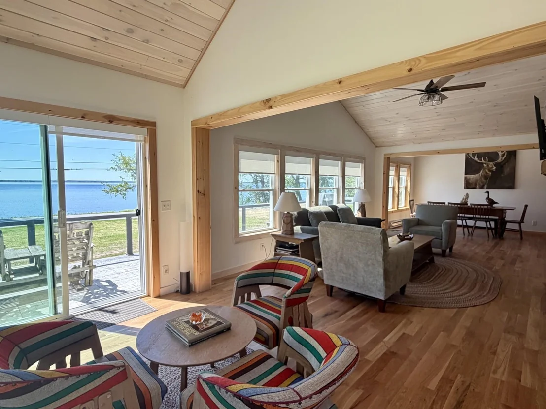 Photo of 3953 West Shore