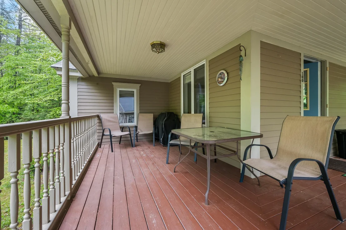 Photo of 100 Colonial