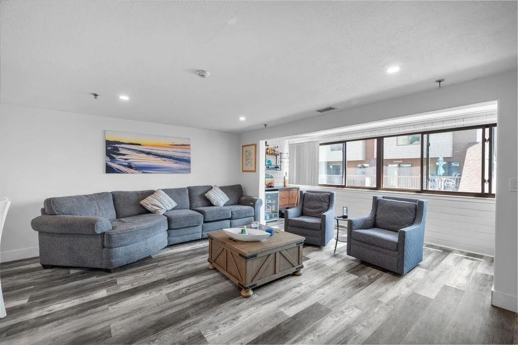 Photo of Unit 5 at 989 Ocean