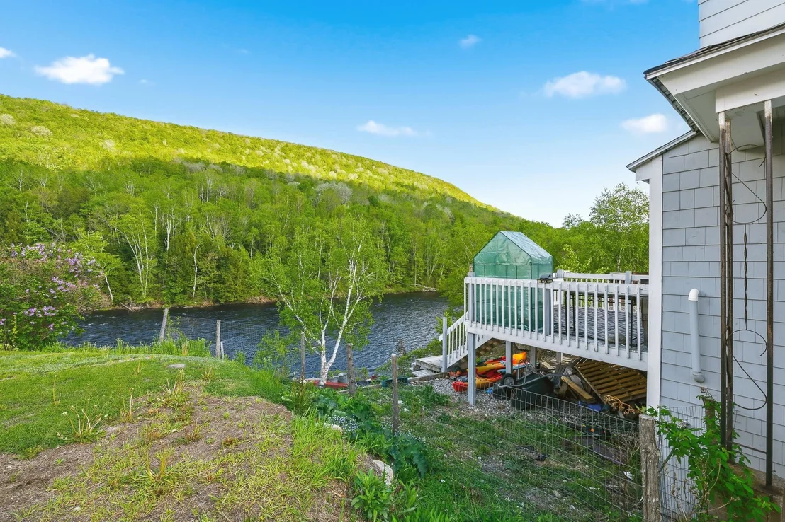 Photo of 10 River