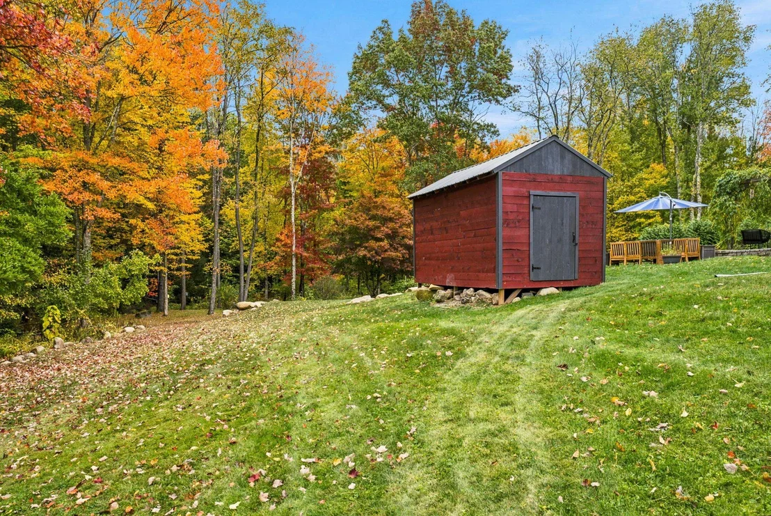 Photo of 9 Holt