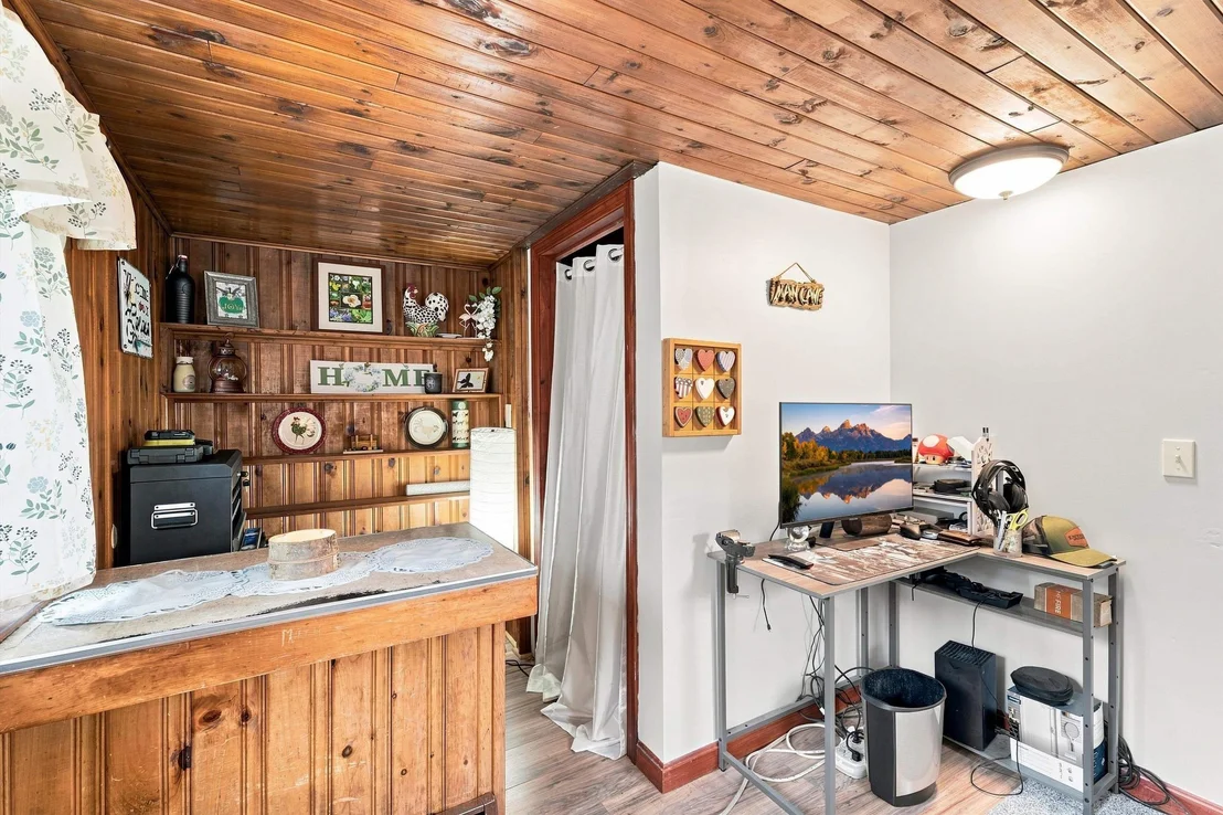Photo of 33 Beacon Hill