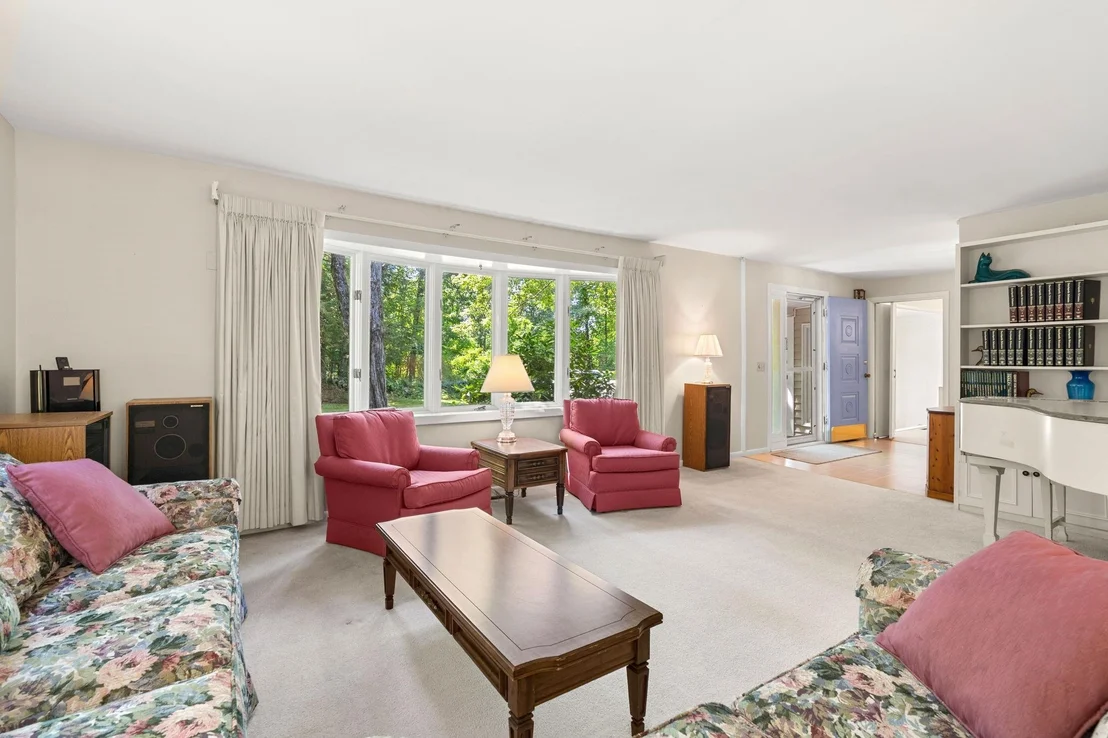 Photo of 84 Stinson