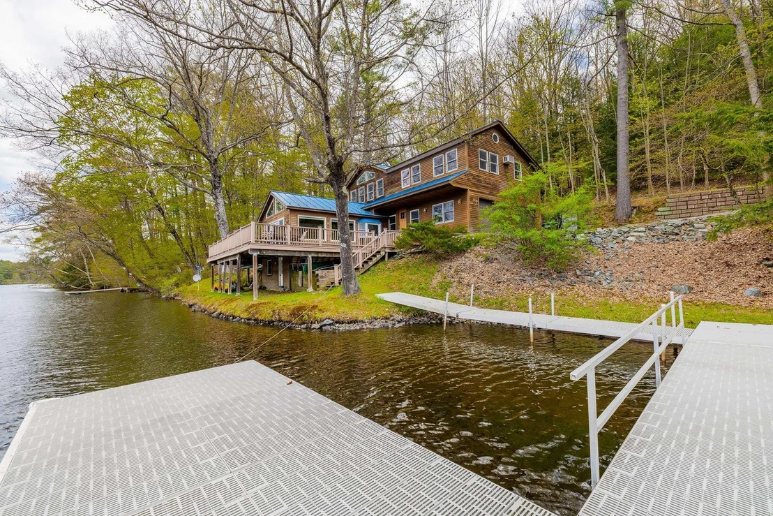 Photo of 32 River