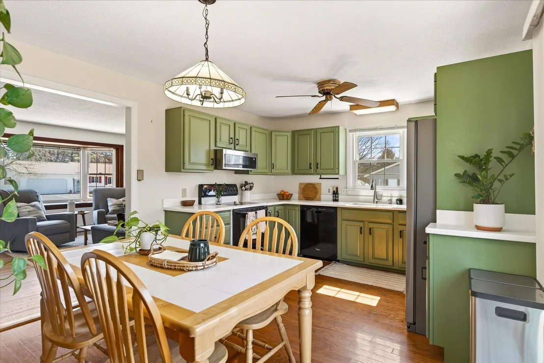 Photo of 681 Colonial