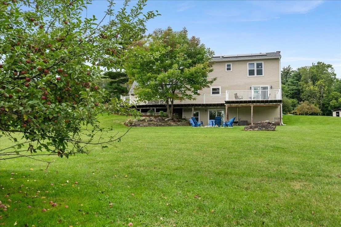 Photo of 381 Bennett