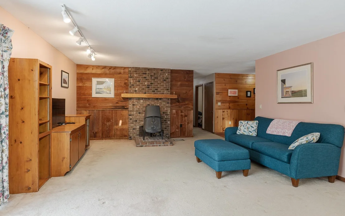 Photo of 521 County