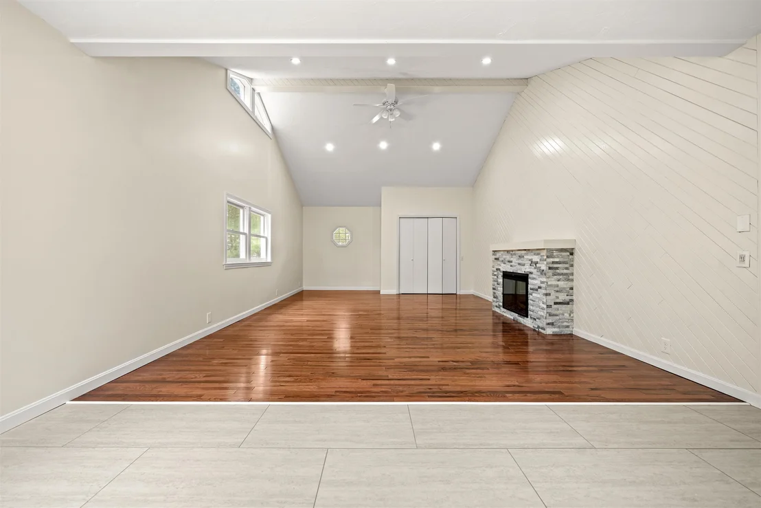 Photo of 6 Colonial