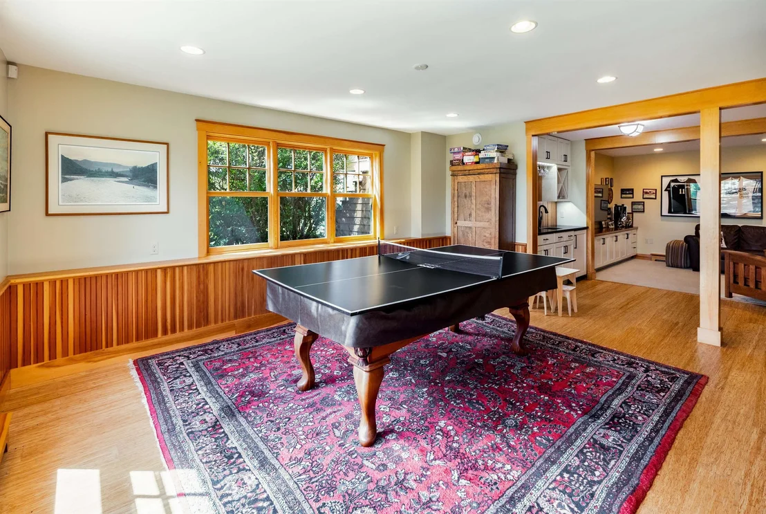 Photo of 947 Oak Hill