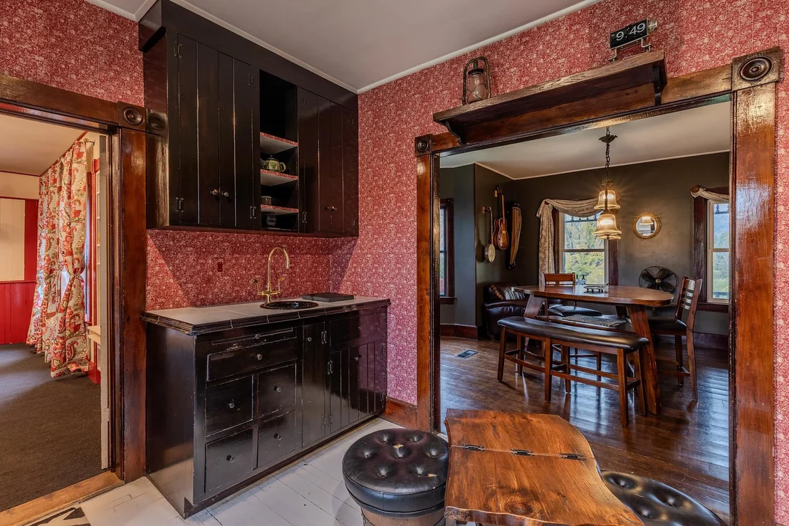 Photo of 818 Danby Hill