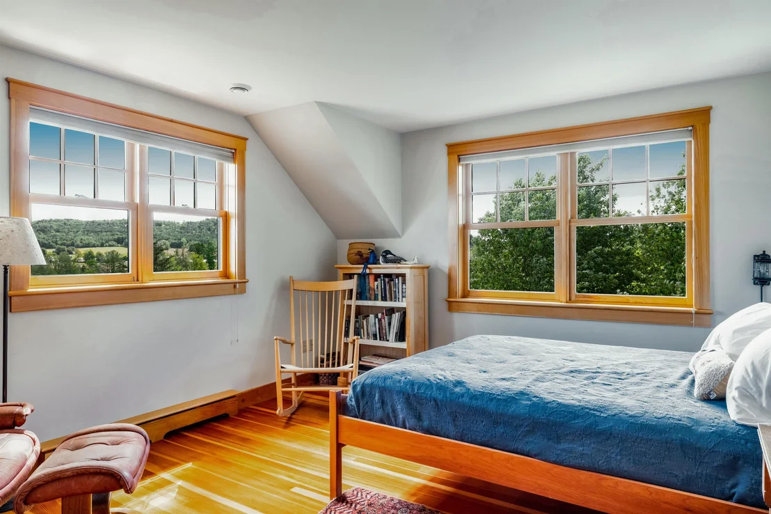 Photo of 947 Oak Hill