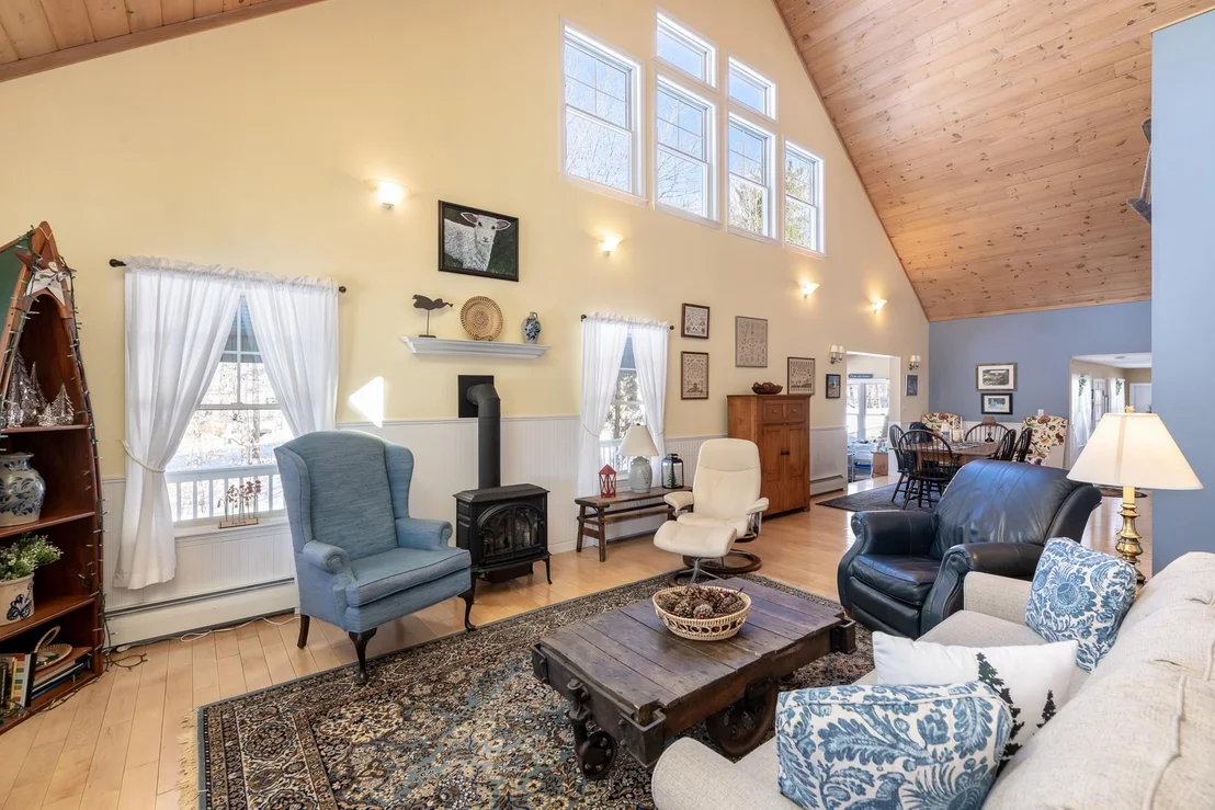 Photo of 8 Oak Knoll