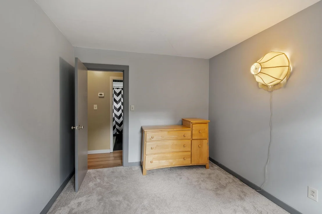 Photo of 654 Daniel Webster