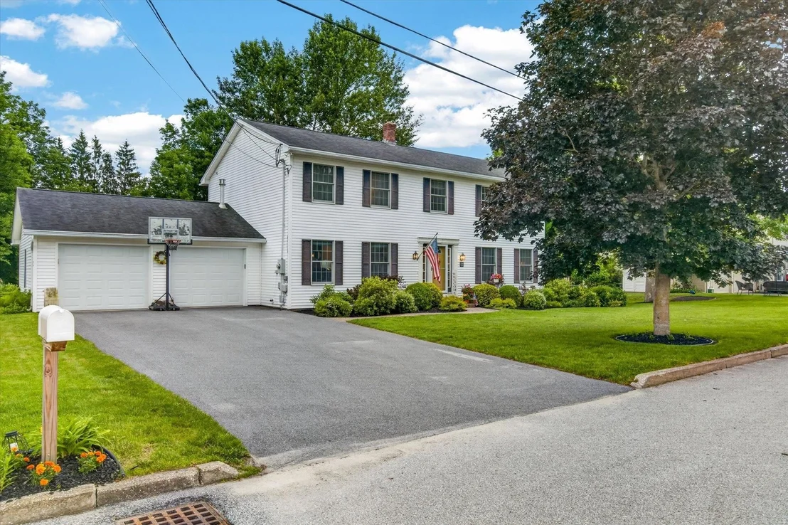 Photo of 12 Moon Brook