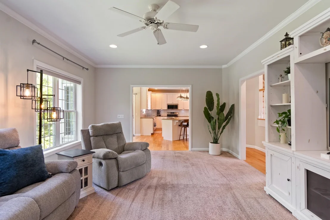 Photo of 900 Ledgewood